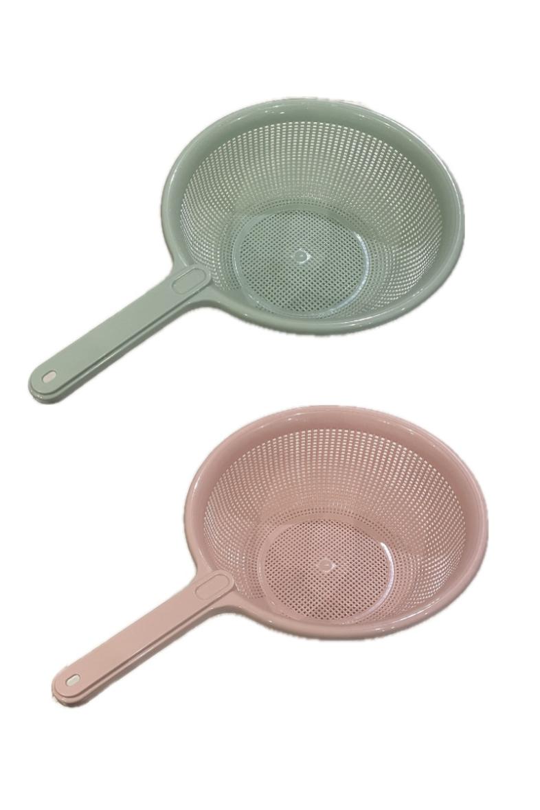 PASSOIRE PLASTIQUE 20CM + MANCHE