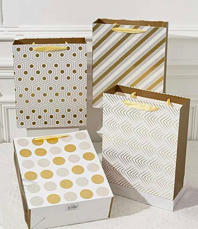 SAC CADEAU 26X32 BLANC/DORÉ (M)